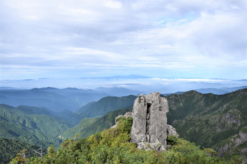 雷鳥岩