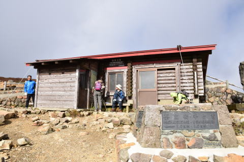 峰の茶屋跡避難小屋