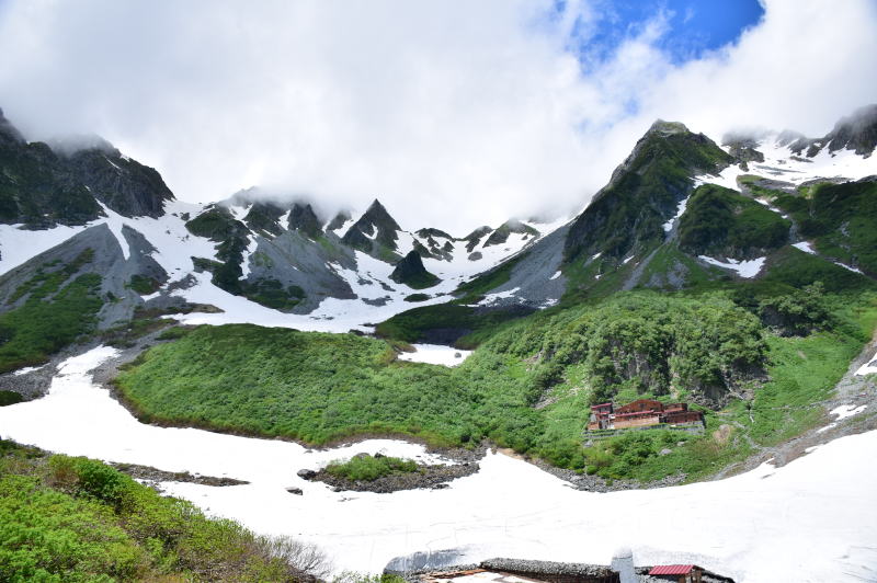 涸沢小屋と涸沢槍