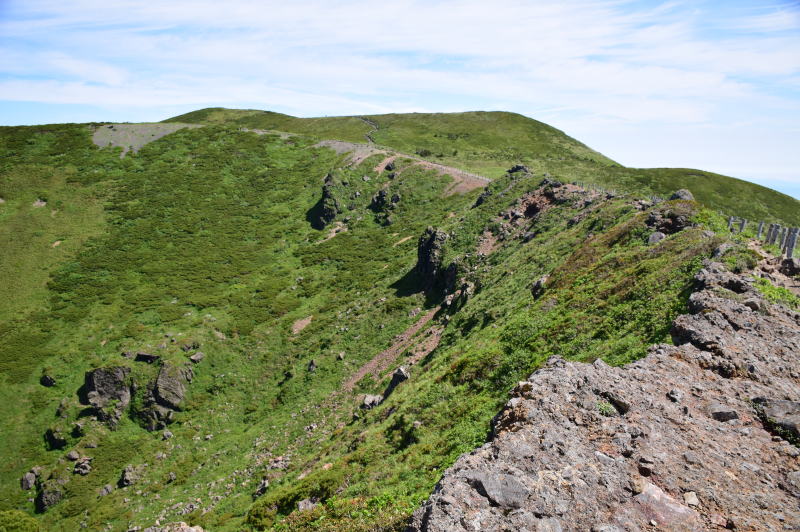 井戸岳の噴火口跡